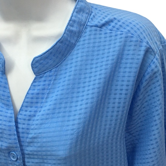 Peachy Pink Button Down Blue Top Blouse - Women’s Medium NWT - Picture 2 of 15